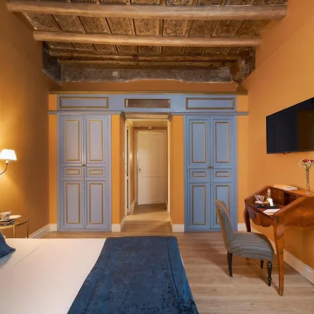 Palazzo Arone Dei Baroni Di Valentino Gasthuis