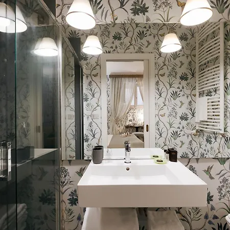 Guest house Palazzo Arone Dei Baroni Di Valentino 3*