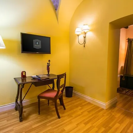 Palazzo Arone Dei Baroni Di Valentino 4*