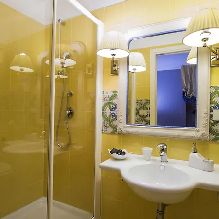 Palazzo Arone Dei Baroni Di Valentino 4*