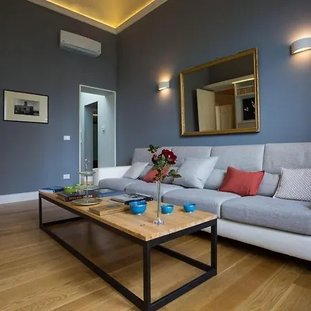 Palazzo Arone Dei Baroni Di Valentino 4*