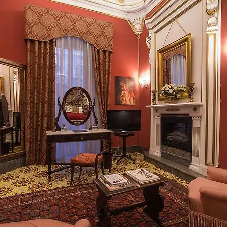 Palazzo Arone Dei Baroni Di Valentino Guest house