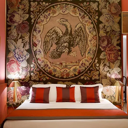 בית הארחה Palazzo Arone Dei Baroni Di Valentino 4*
