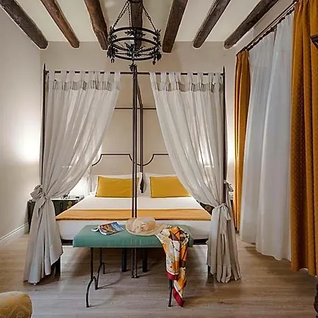 Pensjonat Palazzo Arone Dei Baroni Di Valentino 4*