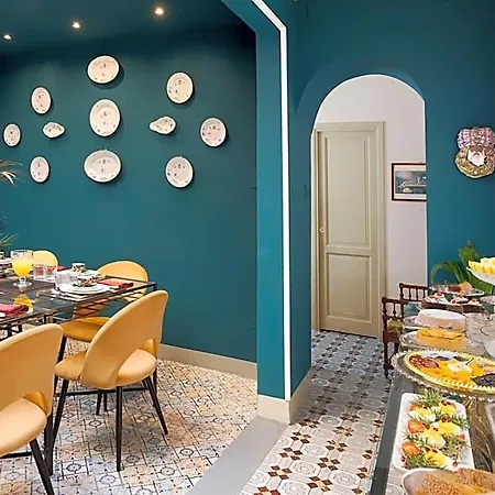 Palazzo Arone Dei Baroni Di Valentino 4*