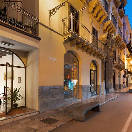 Palazzo Arone Dei Baroni Di Valentino Гостевой дом Палермо
