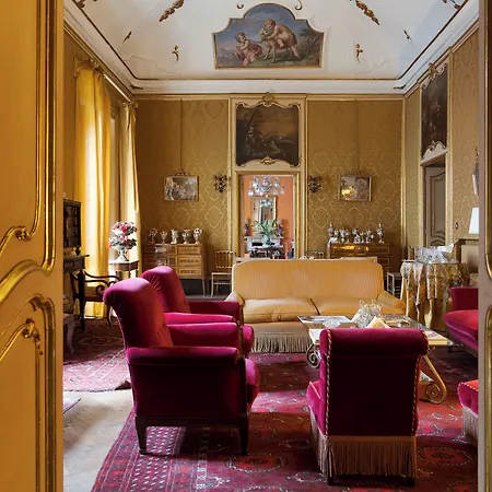 Palazzo Arone Dei Baroni Di Valentino