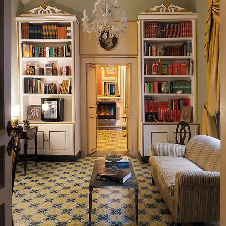 Palazzo Arone Dei Baroni Di Valentino 4* Палермо