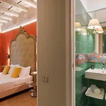 Palazzo Arone Dei Baroni Di Valentino 4*