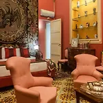 Palazzo Arone Dei Baroni Di Valentino بيت ضيافة 4*