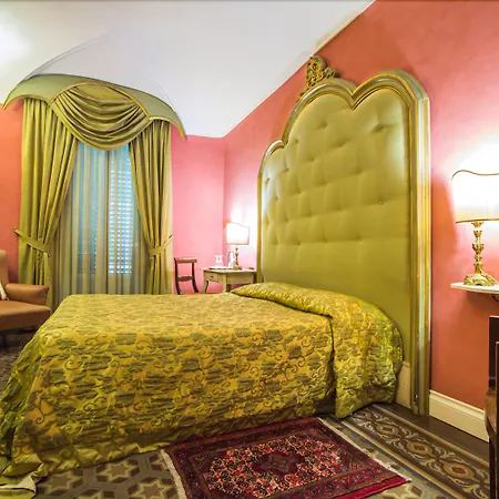 Palazzo Arone Dei Baroni Di Valentino Pensionat 4*