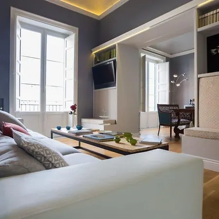 Palazzo Arone Dei Baroni Di Valentino 4*