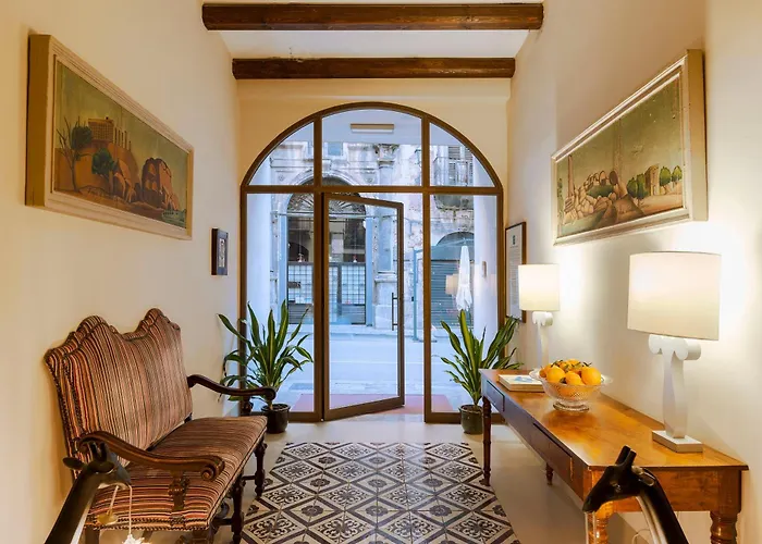 Palazzo Arone Dei Baroni Di Valentino Maison d'hôtes 4*