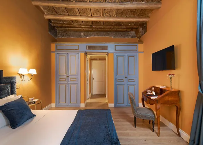 Palazzo Arone Dei Baroni Di Valentino Maison d'hôtes
