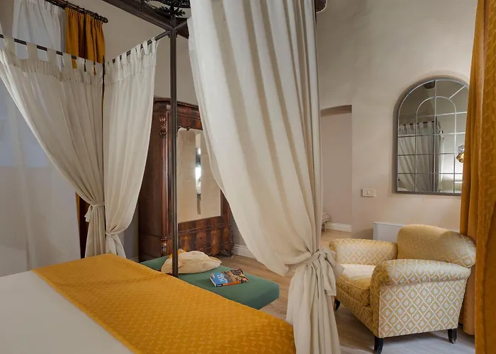 Palazzo Arone Dei Baroni Di Valentino Maison d'hôtes